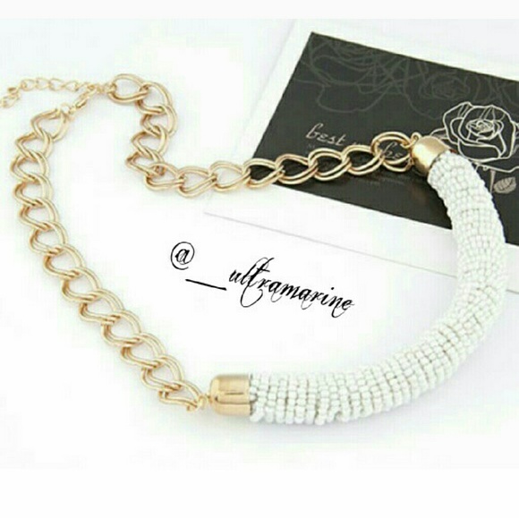 Jewelry - white statement necklace
